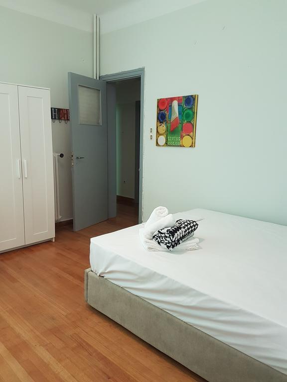 Errathens Pine Red And Taupe - Athens Center Apartment Exterior photo