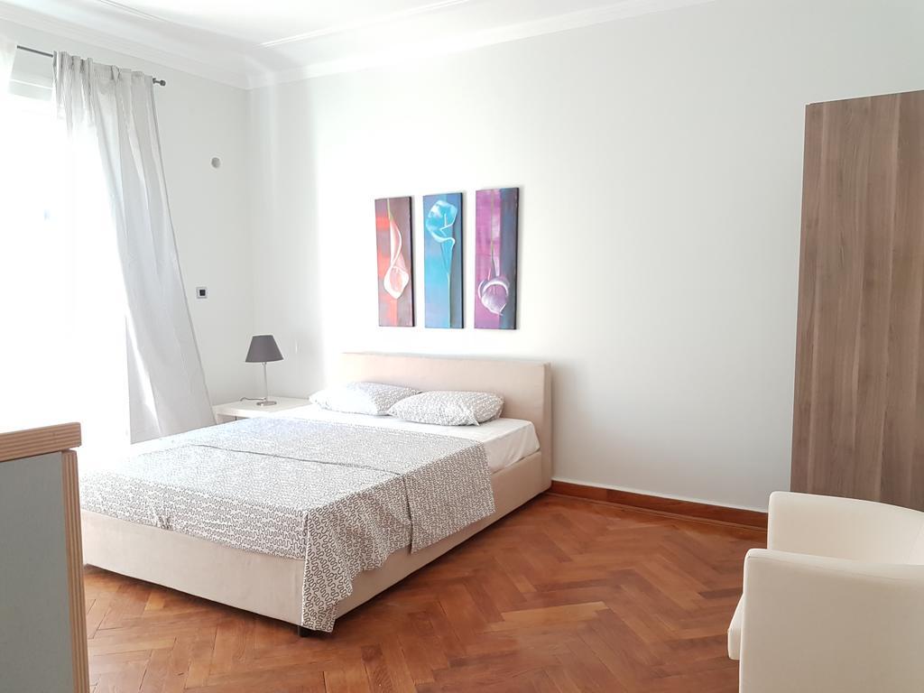 Errathens Pine Red And Taupe - Athens Center Apartment Exterior photo